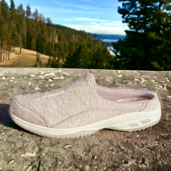 Skechers Shoes - Skechers Relaxed Fit Commute Slip-On Shoes Size 7 Natural Beige Color SN 158007